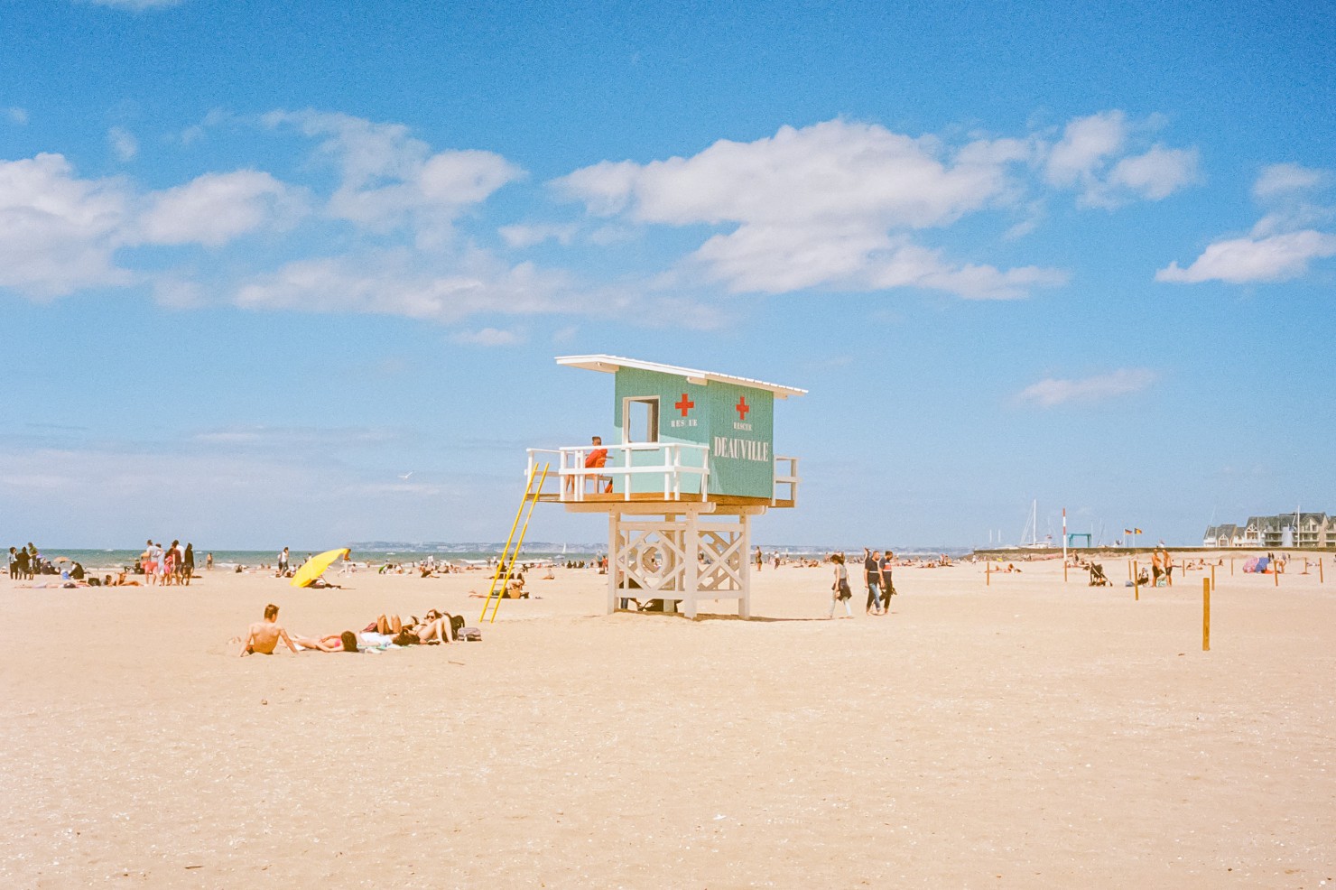 La plage de Deauville en été