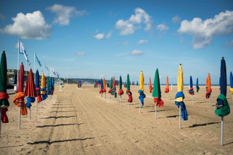 Les parasols de la plage de Deauville