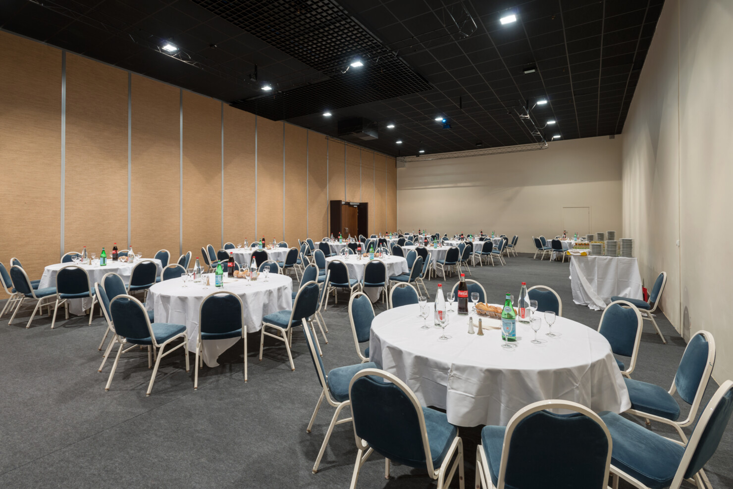 Goélette en tables rondes au CID Deauville