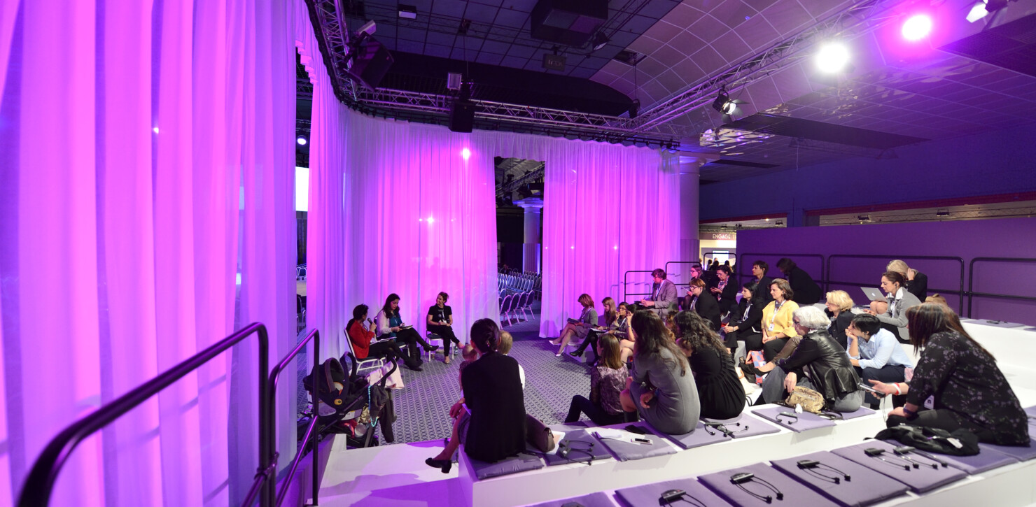 Conférence dans le hall 1 du C.I.D