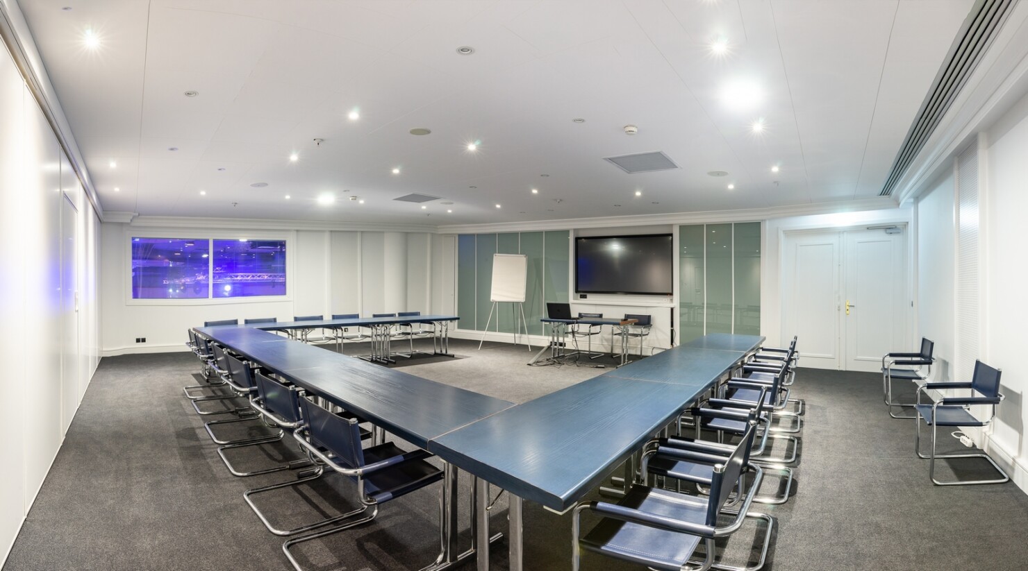 La salle de réunion James Bond du C.I.D en U