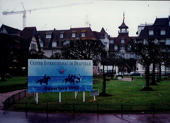 Panneau annonçant l'ouverture du CID Deauville