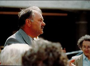 Hubert Moisy guidant les visiteurs