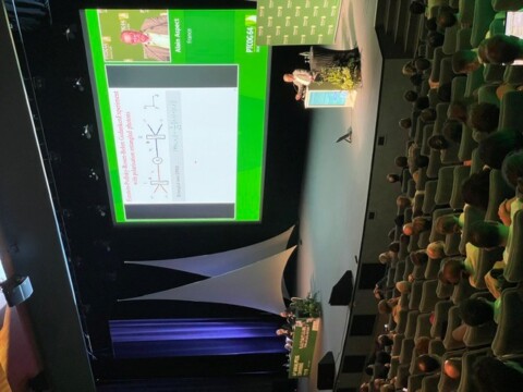 Prix Nobel de physique Alain Aspect sur la scène de l’auditorium pour PTCOG64